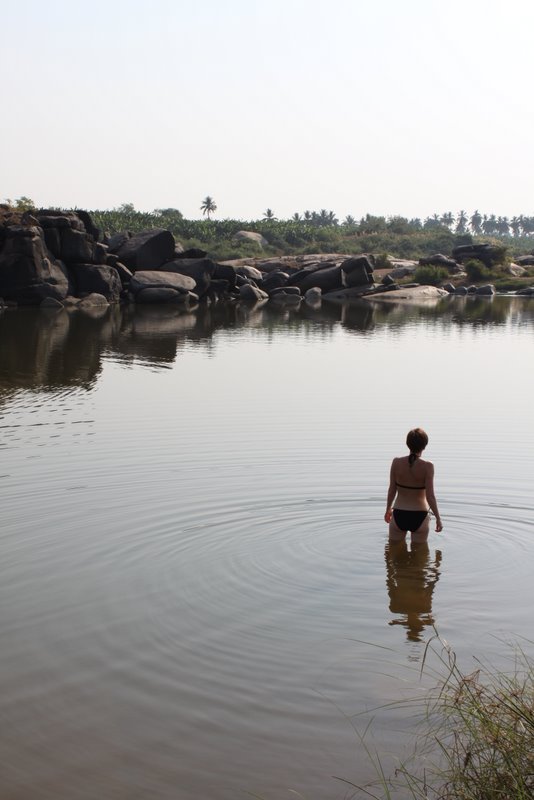 India 2010 - Hampi - Virupapur Gaddi - Swimming Lake